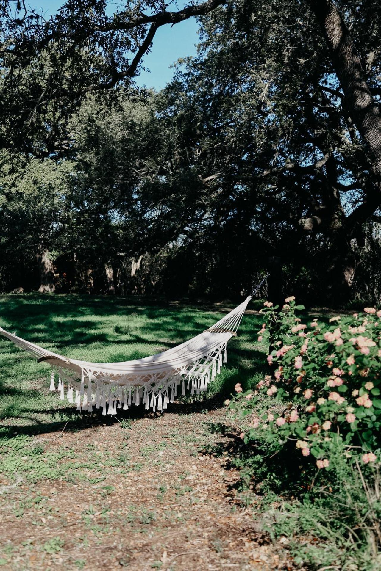 The Maverick: A-Frame W/ Hammock And Tree Top View Нью Браунфелс Экстерьер фото