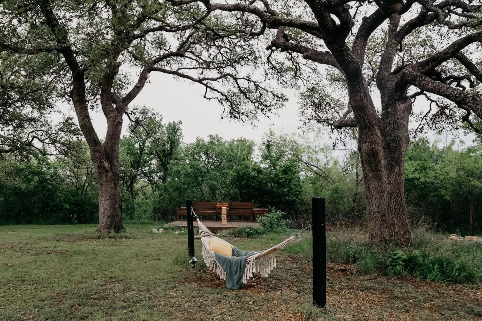 The Maverick: A-Frame W/ Hammock And Tree Top View Нью Браунфелс Экстерьер фото